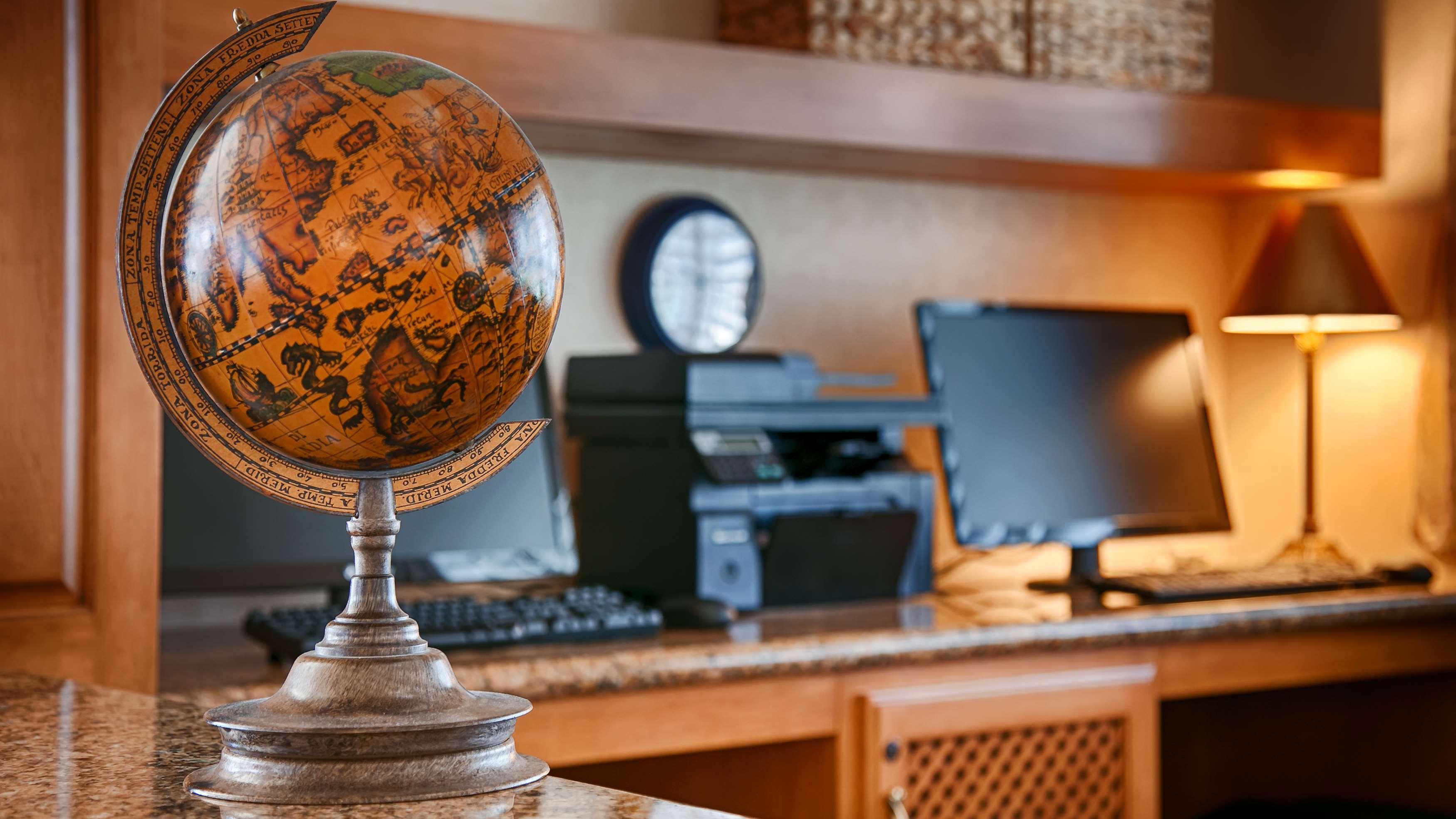 Best Western Plus A Wayfarer'S Inn & Suites Кингман Екстериор снимка