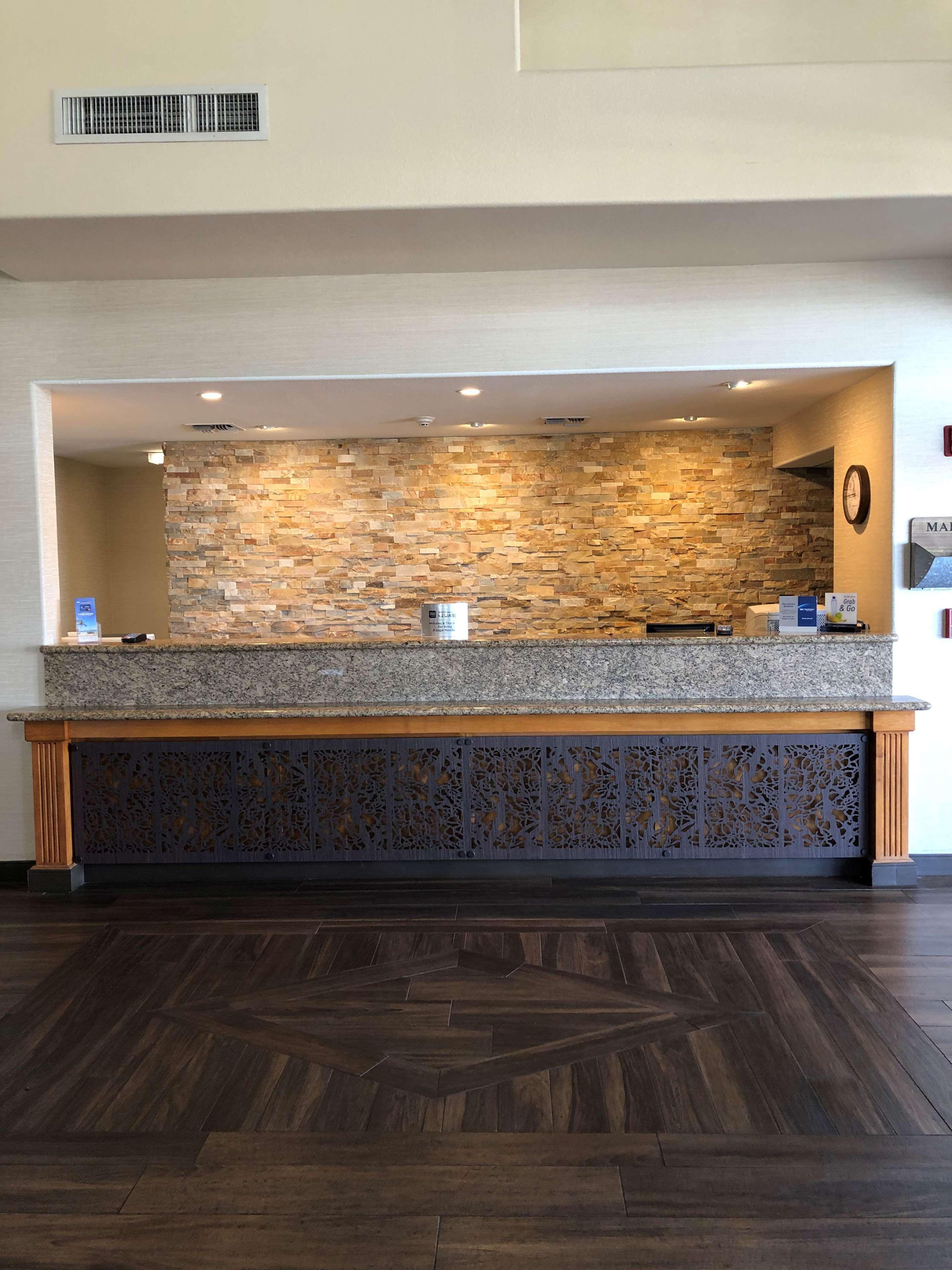 Best Western Plus A Wayfarer'S Inn & Suites Кингман Екстериор снимка