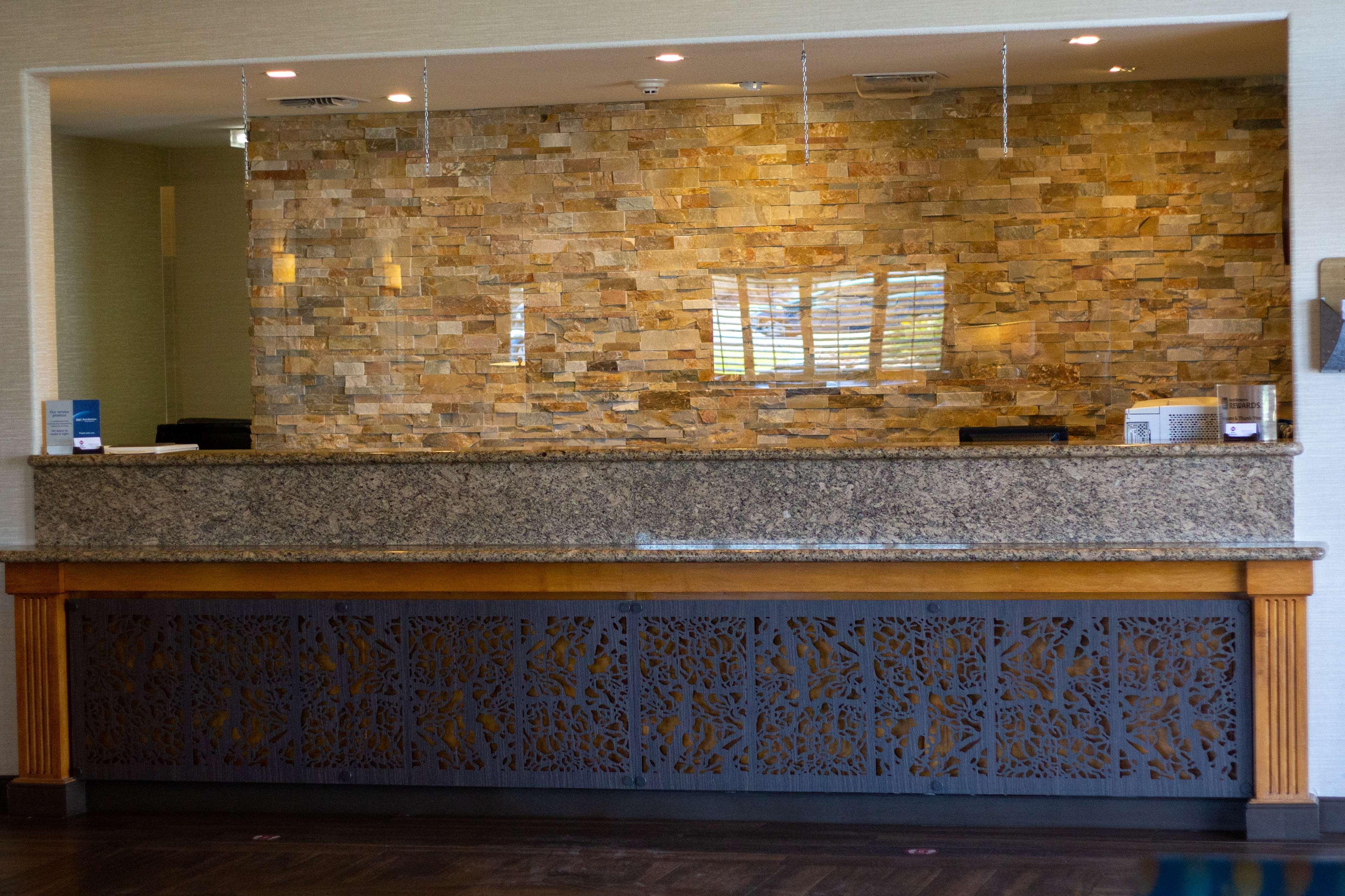 Best Western Plus A Wayfarer'S Inn & Suites Кингман Екстериор снимка