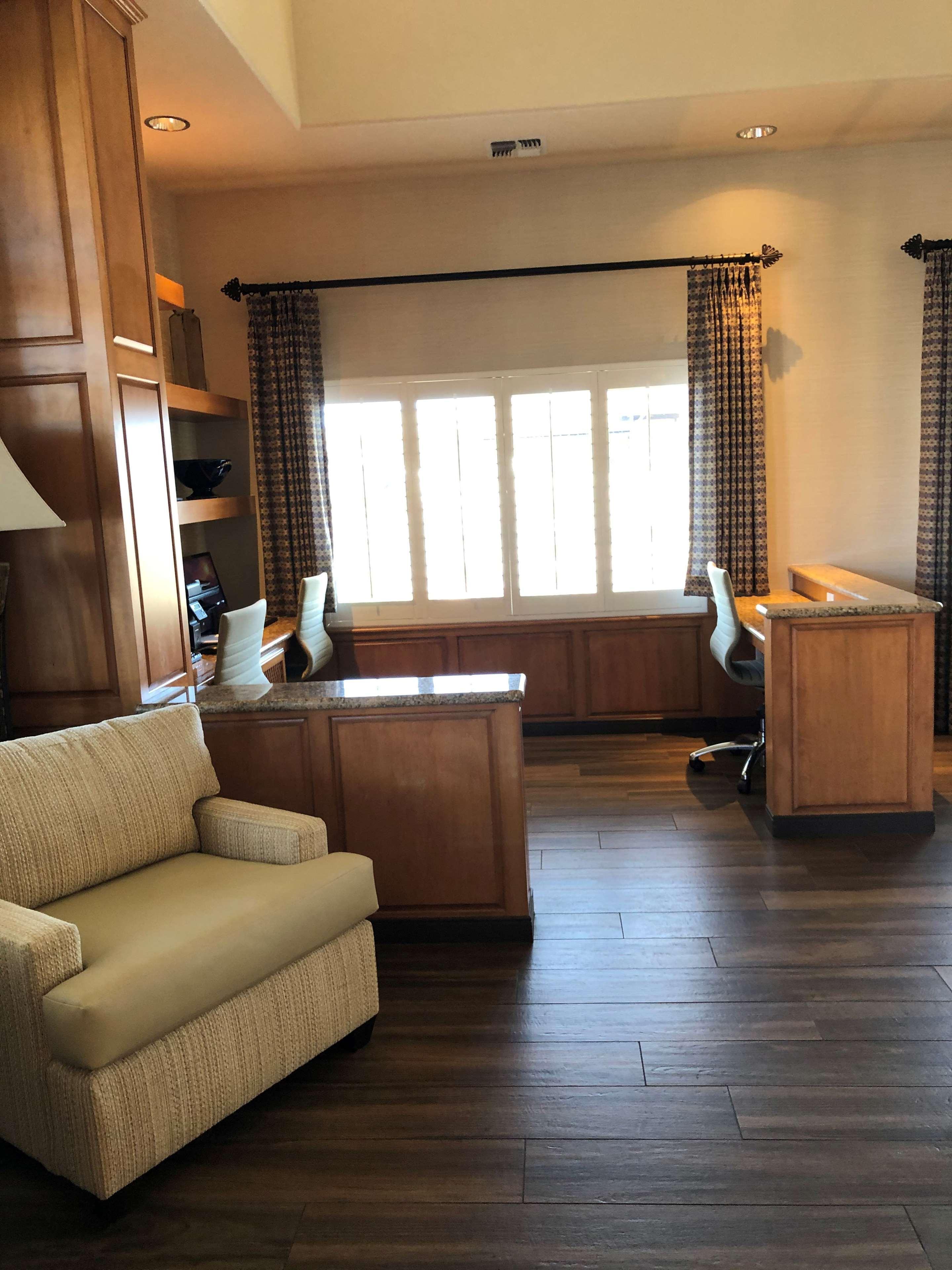 Best Western Plus A Wayfarer'S Inn & Suites Кингман Екстериор снимка