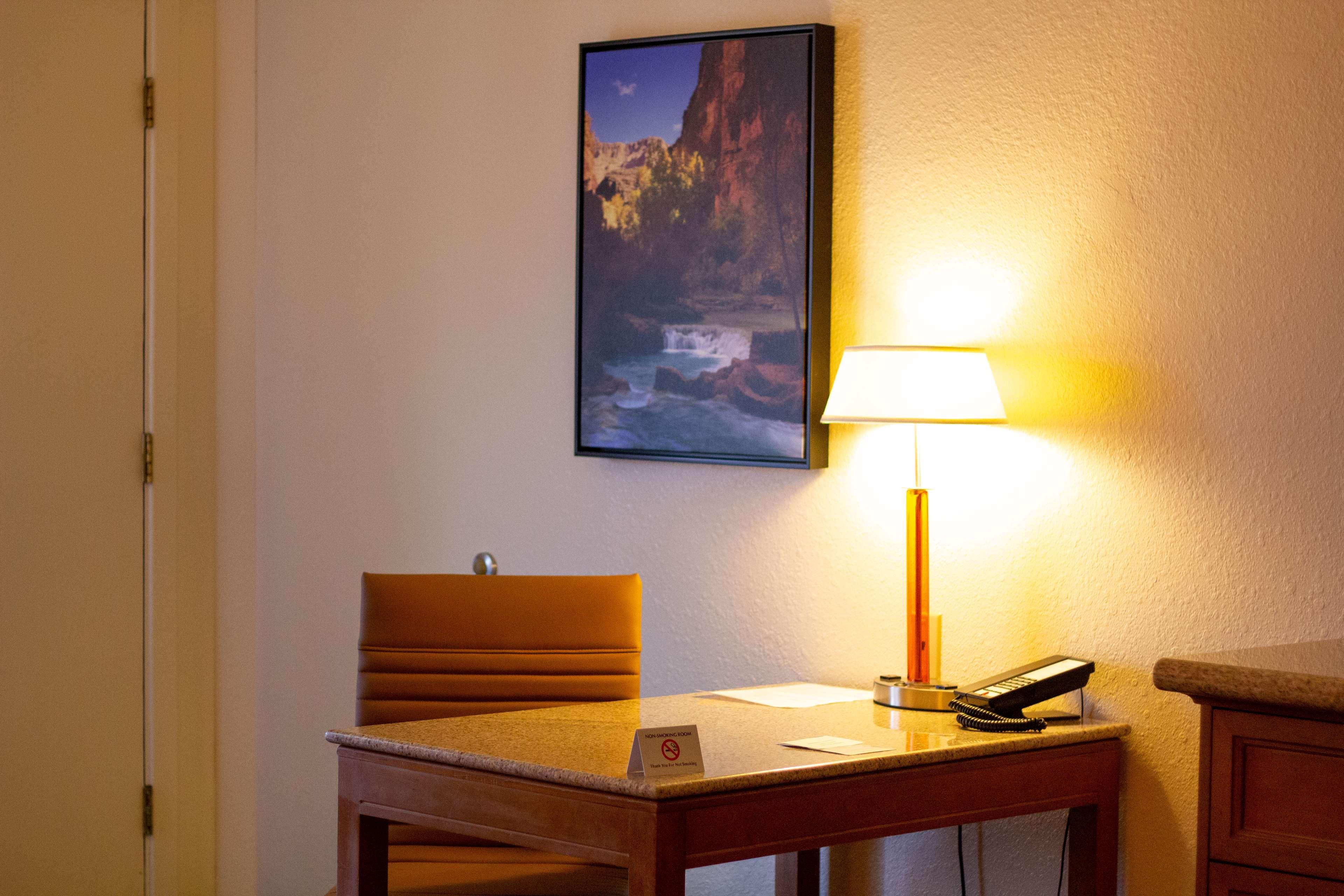 Best Western Plus A Wayfarer'S Inn & Suites Кингман Екстериор снимка