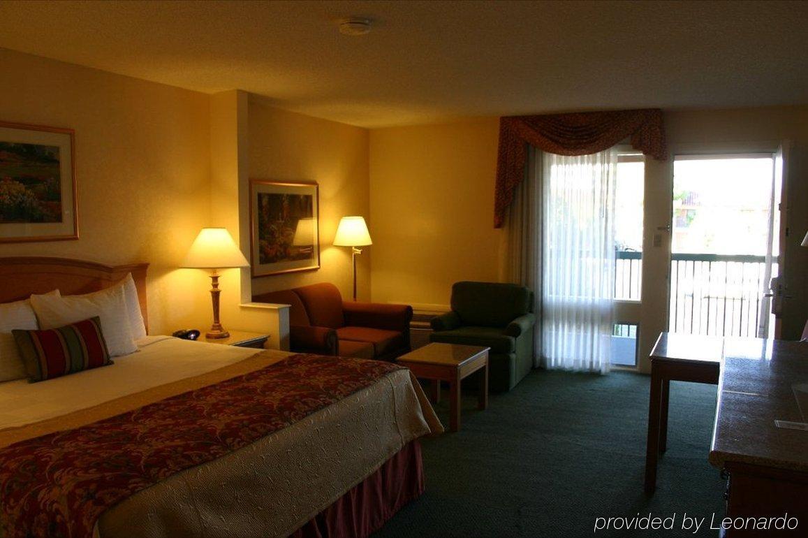 Best Western Plus A Wayfarer'S Inn & Suites Кингман Стая снимка