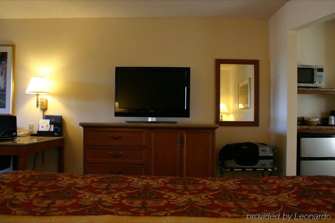 Best Western Plus A Wayfarer'S Inn & Suites Кингман Стая снимка