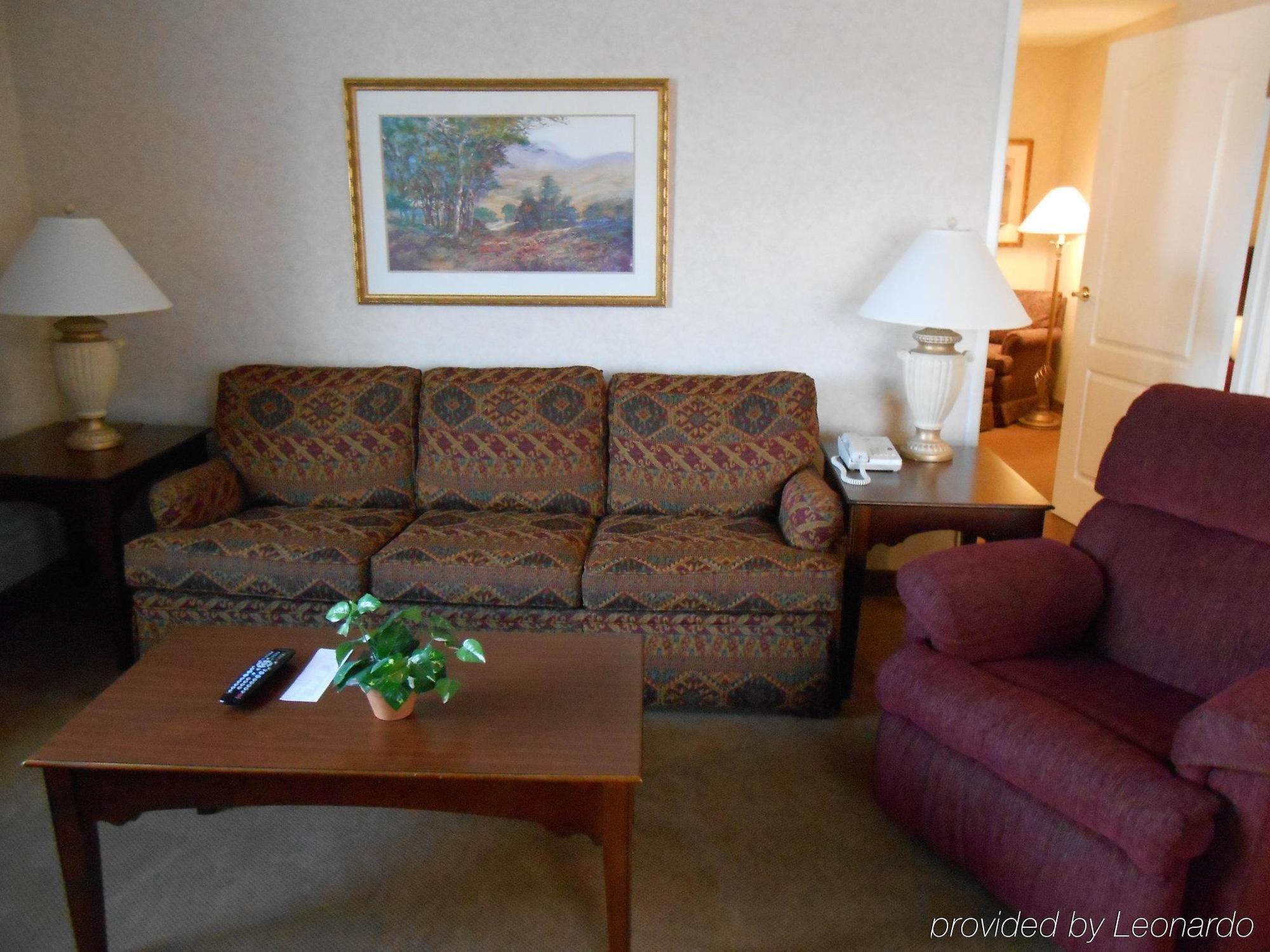 Best Western Plus A Wayfarer'S Inn & Suites Кингман Стая снимка